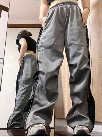 Cheska Sweatpants | Stylish & Sporty 2