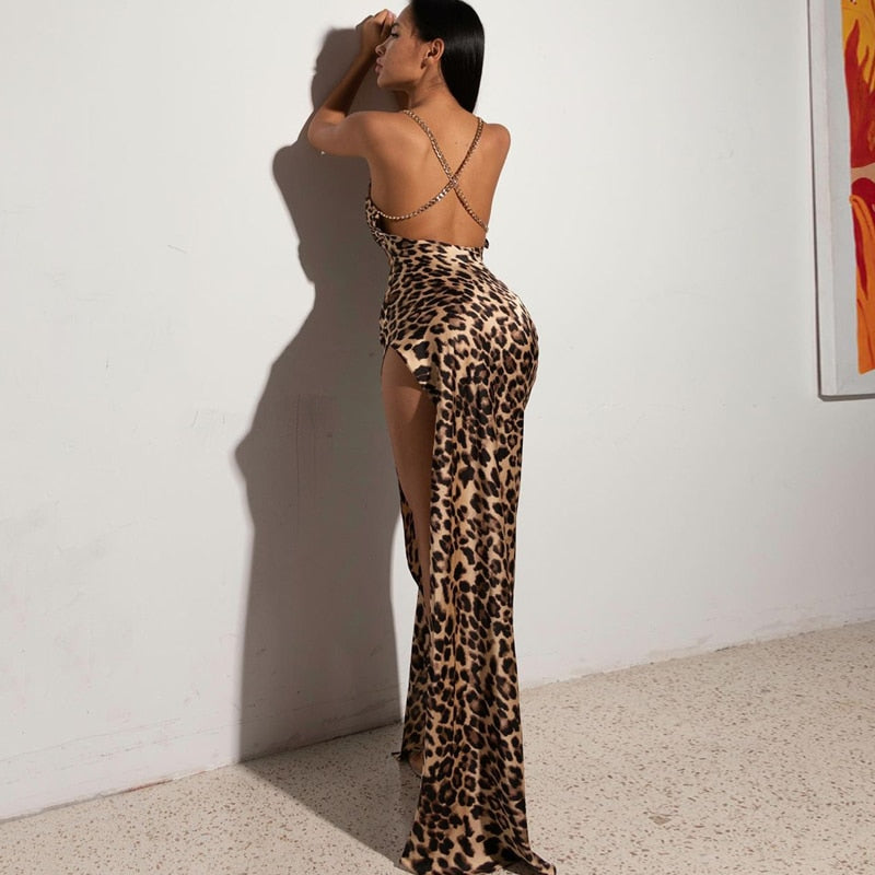 Ishani Dress | An elegant evening gown with sexy details 3