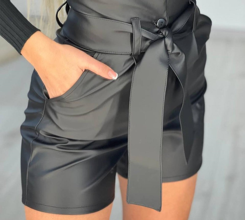Penelope Shorts | With High Waist and Matching Belt 2