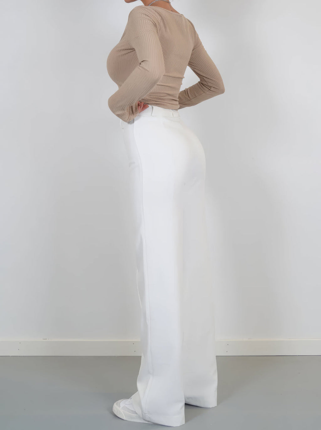 Stylish Wide-Leg Women's Pants – Aurelia 3