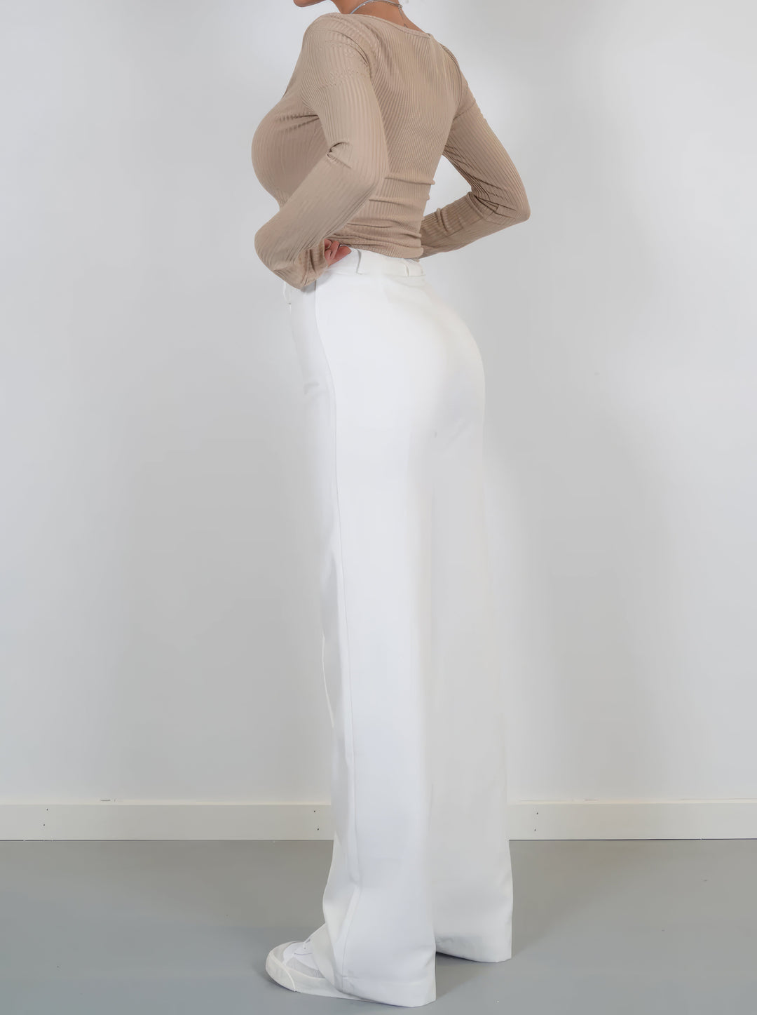 Stylish Wide-Leg Women's Pants – Aurelia 3